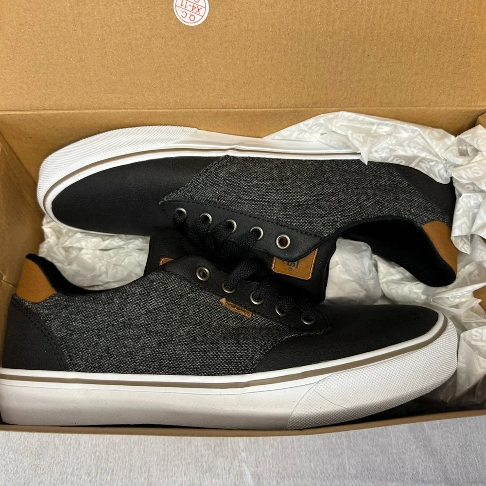 Vans Black and Gray Low-Top Sneakers with White Sole - Picture 2 of 11